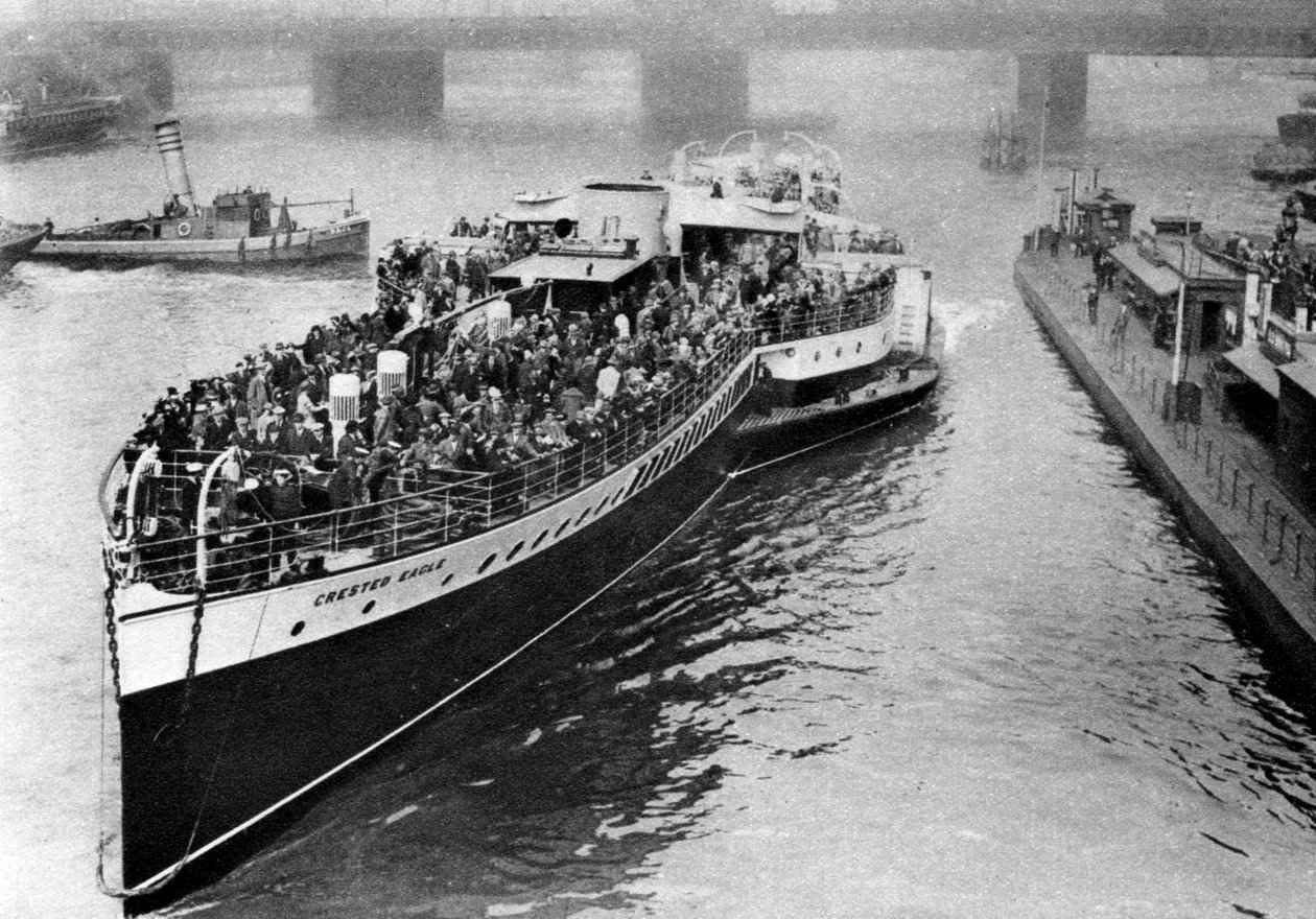 En helligdagsmængde om bord på en hjuldamper på vej mod Margate, London, 1926-1927 af Unbekannt