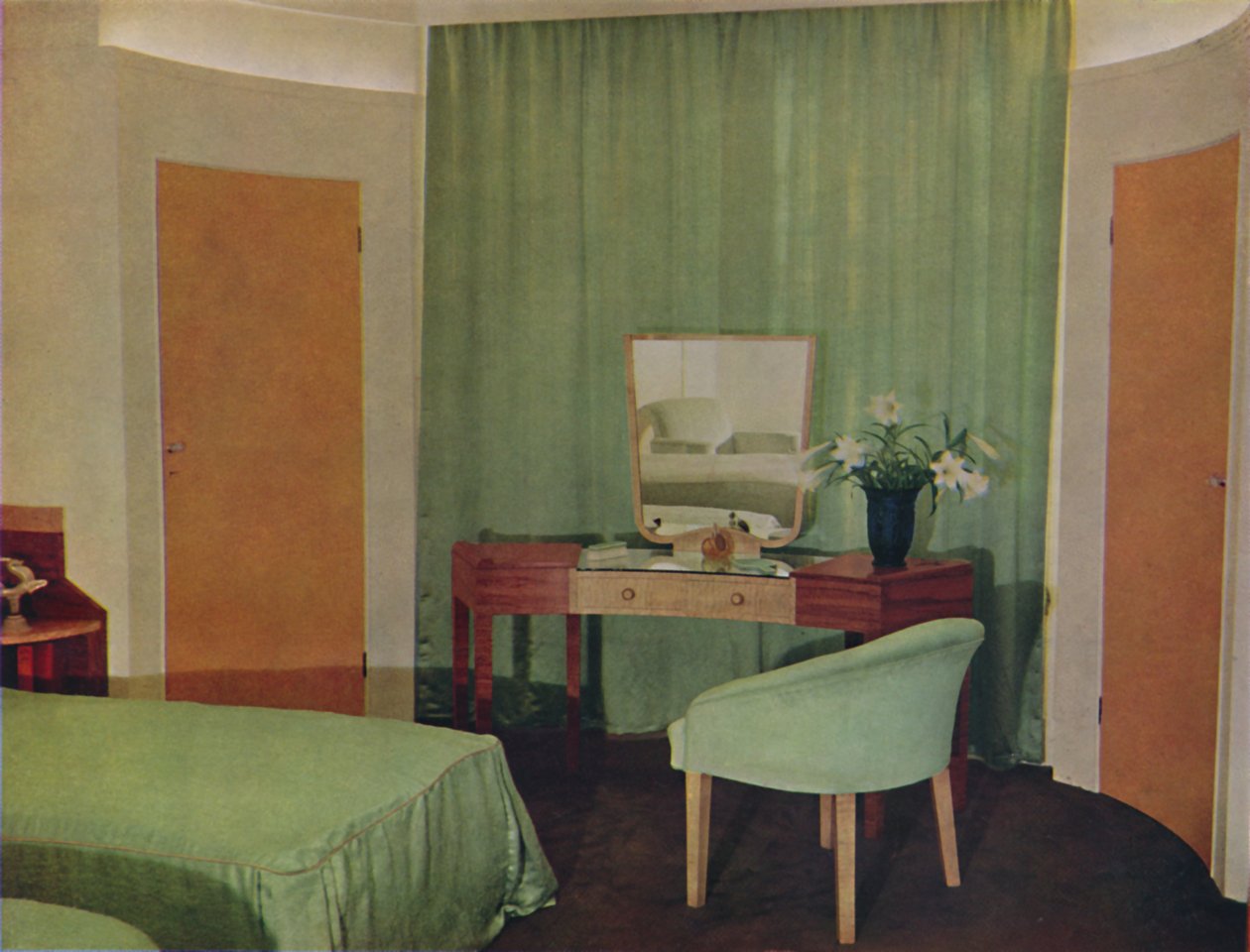 Et soveværelse i et hus på Portland Place, designet af Ian Henderson & Co. i London, 1935 af Unbekannt
