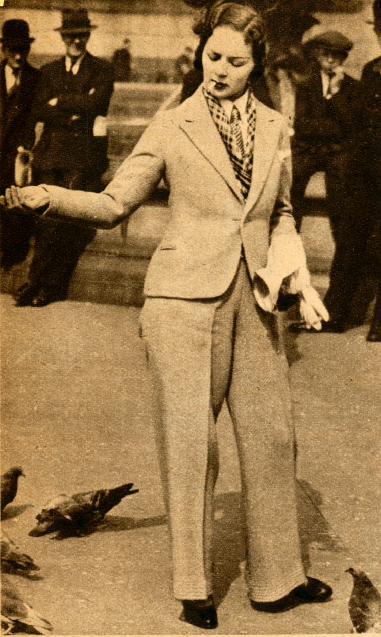 En forlovet dame, der fodrer duer på Trafalgar Square, 1933. af Unbekannt