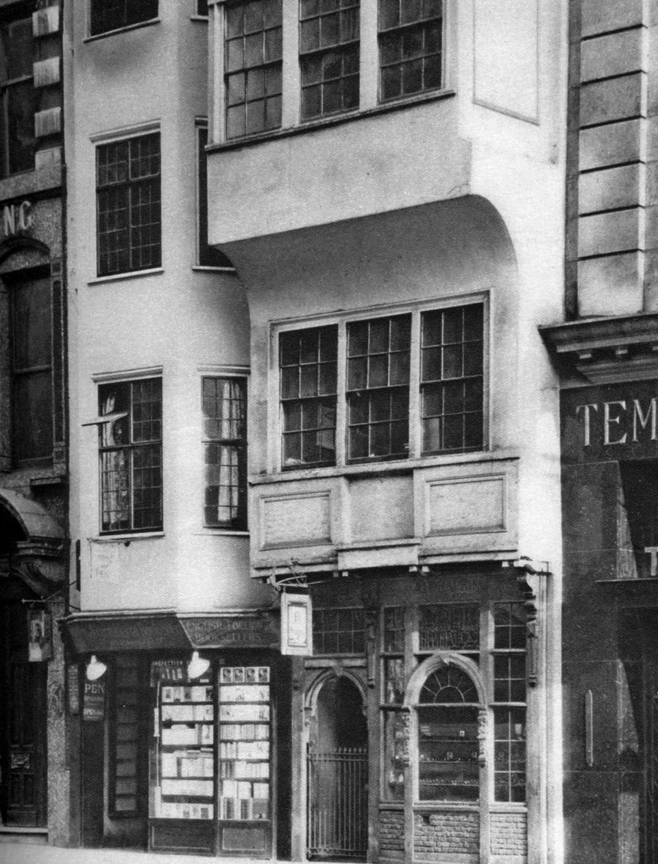 En boghandel og tobaksforretninger i Strand, London, 1926-1927 af Unbekannt