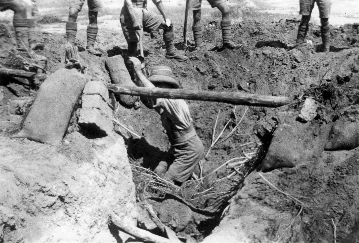 En kollapset britisk gravplads, Mesopotamien, 1. verdenskrig, 1918 af Unbekannt