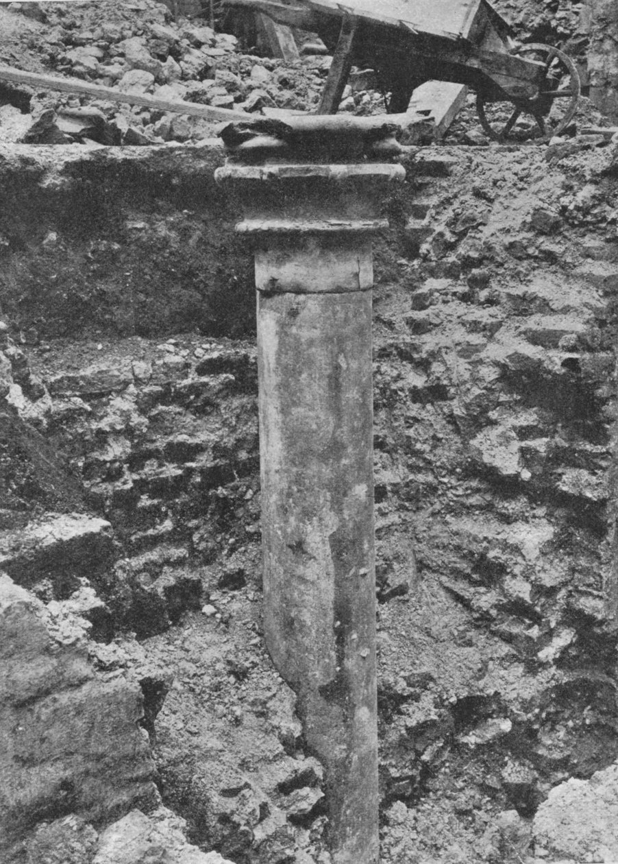 En søjle i hallen i Blackfriars Priory, City of London, 1906 af Unbekannt