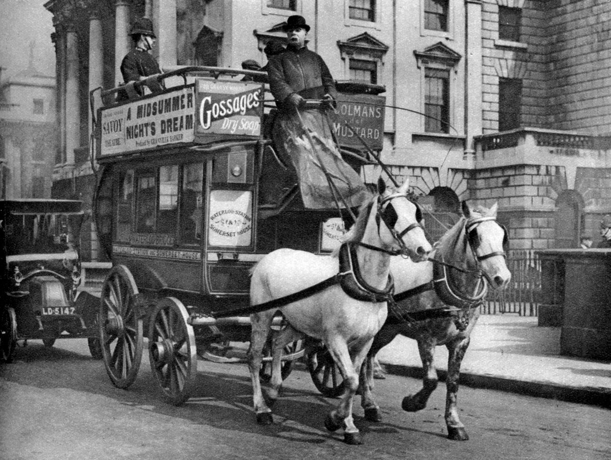 En hestetrukket bus, London, 1926-1927 af Unbekannt