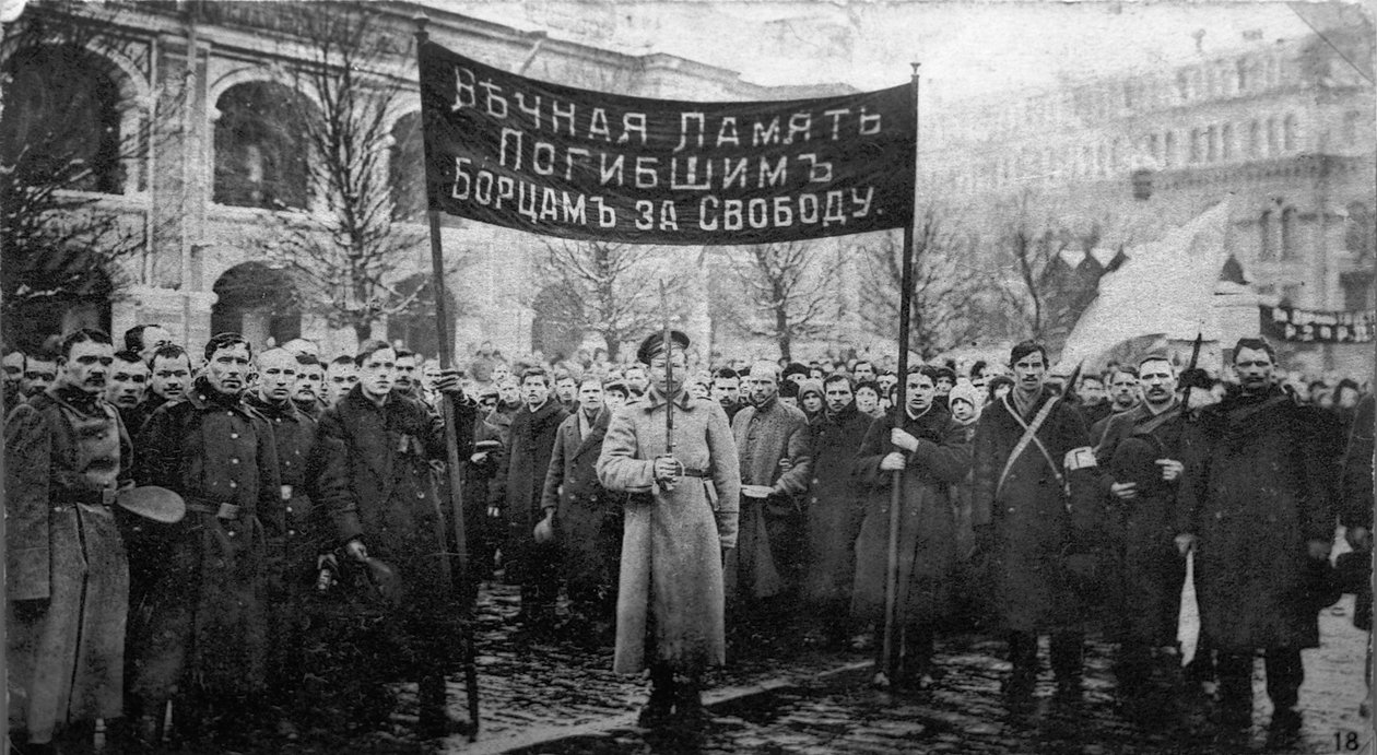 En sørgeceremoni for ofrene for februarrevolutionen, Rusland, 1917. af Unbekannt