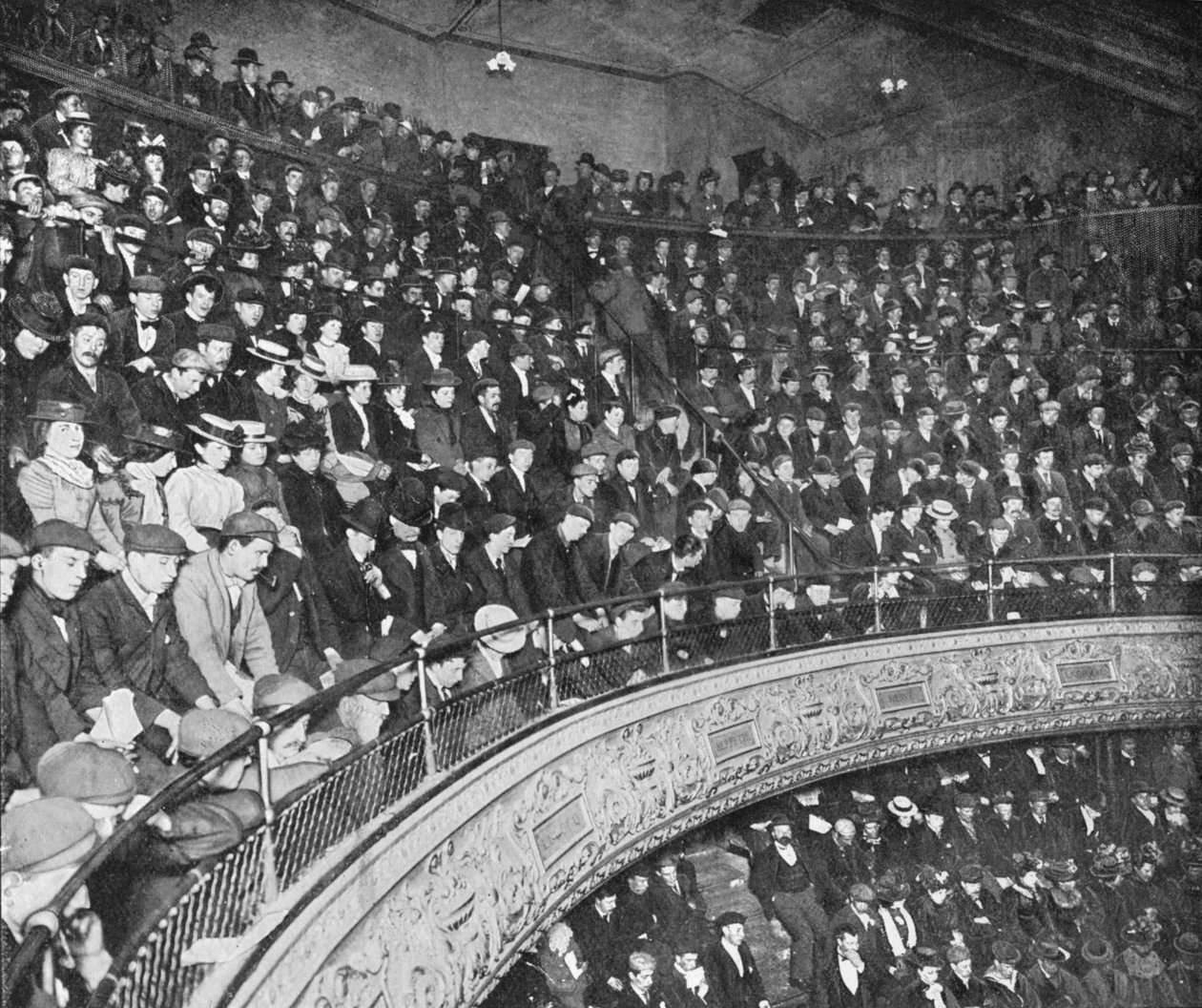A Music Hall Gallery, London, c1900 1901 af Unbekannt