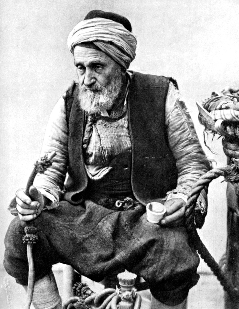 En bonde, der drikker kaffe og ryger en huqqah, Izmir, Tyrkiet, 1936 af Unbekannt
