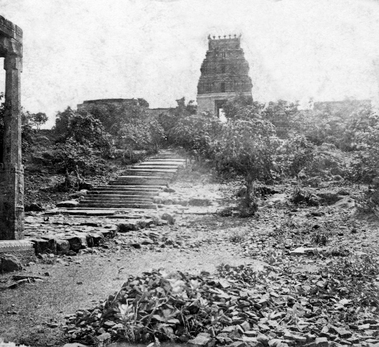 Et ødelagt tempel nær Madras, Indien, 1874 af Unbekannt