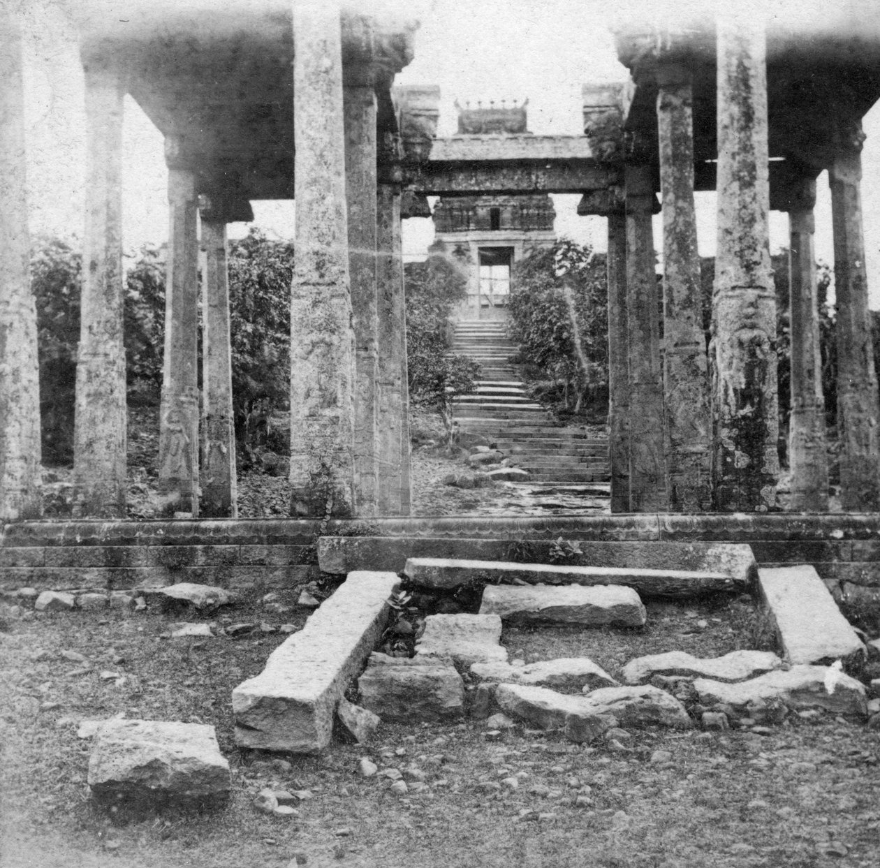 Et ødelagt tempel nær Madras, Indien, 1874 af Unbekannt