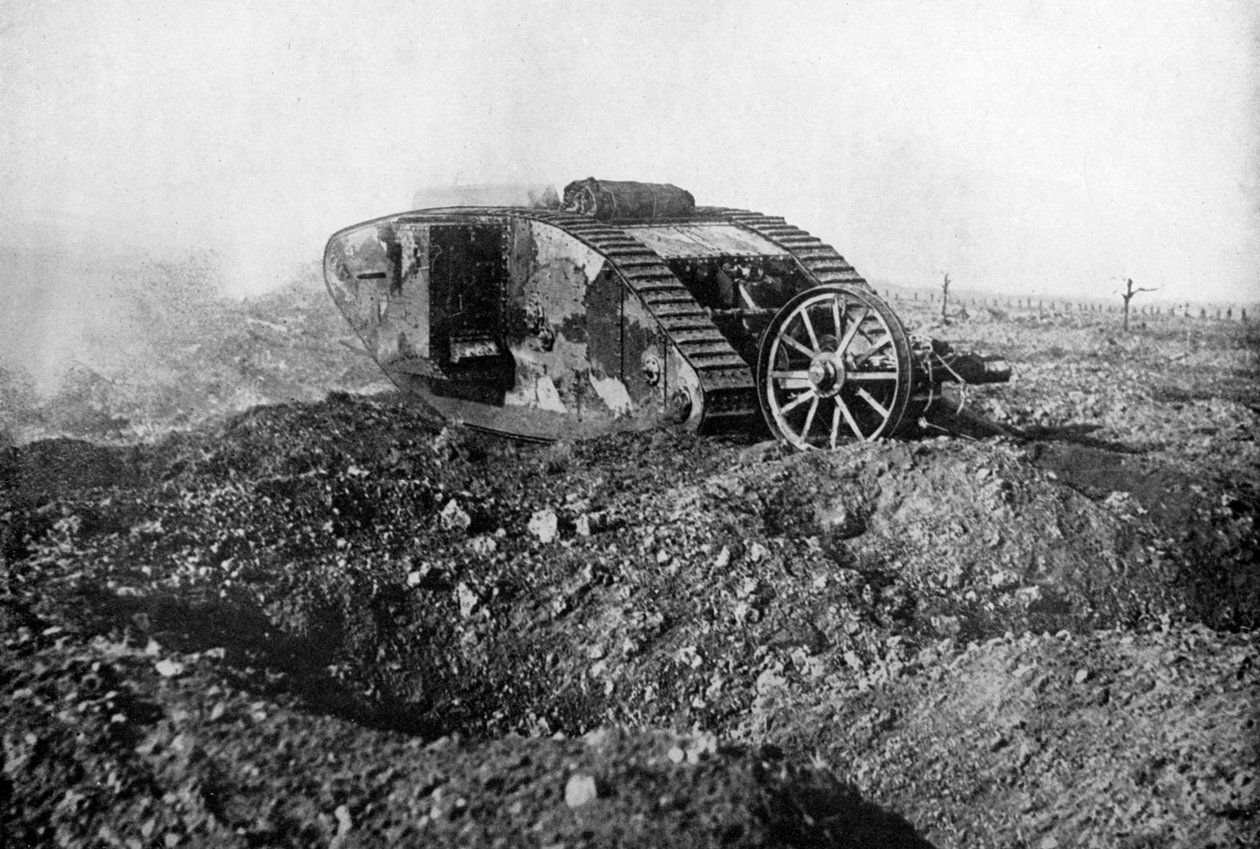 En kampvogn i aktion på vestfronten, Somme, Frankrig, Første Verdenskrig, 1914-1918, c1920 af Unbekannt