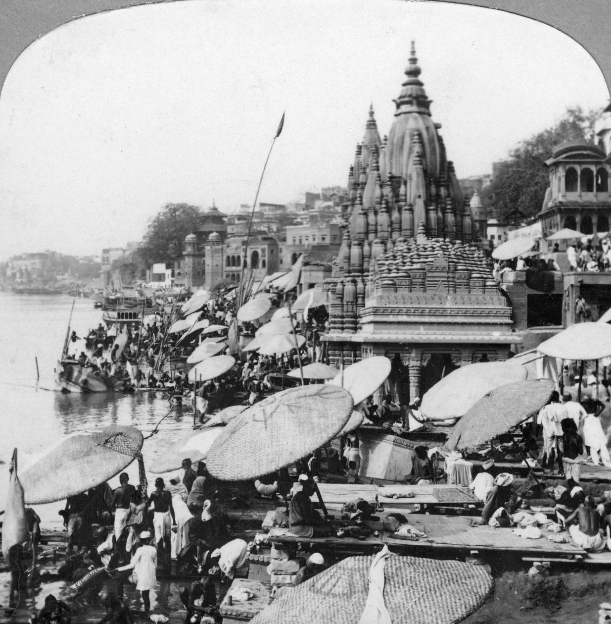 Et tempel og ghats på Ganges ved Benares Varanasi, Indien, 1900-tallet af Unbekannt