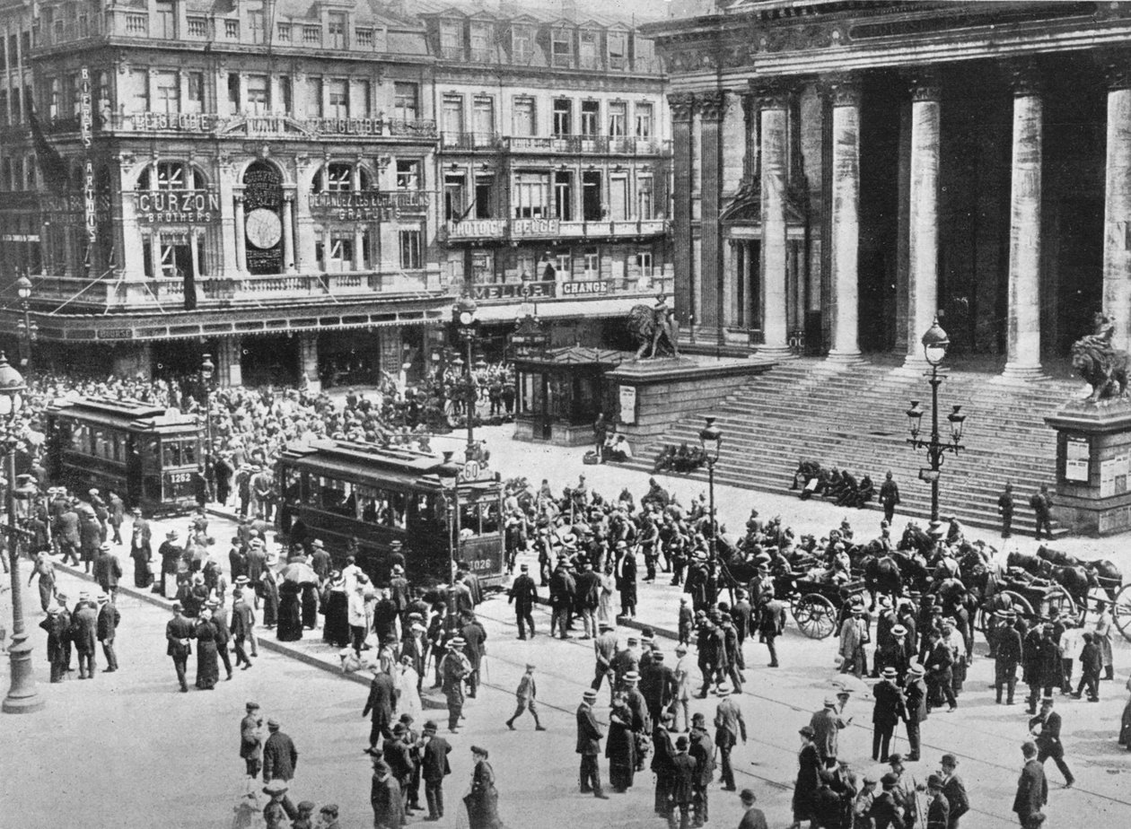 Udsigt over børsen under de tyske troppers passage, 1914 af Unbekannt
