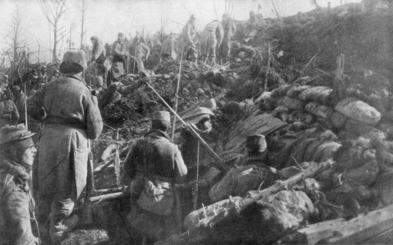 Forladte tyske skyttegrave, Eparges-ryggen, nær Verdun, Frankrig, august 1915 af Unbekannt