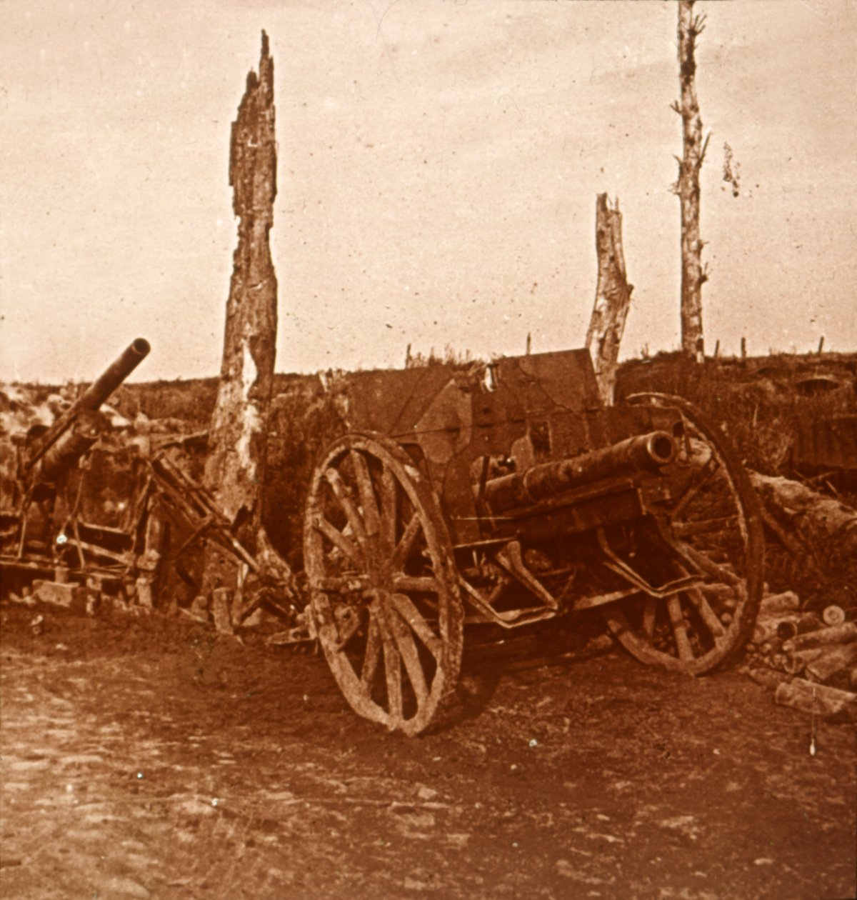 Forladte kanoner, c1914-c1918 af Unbekannt