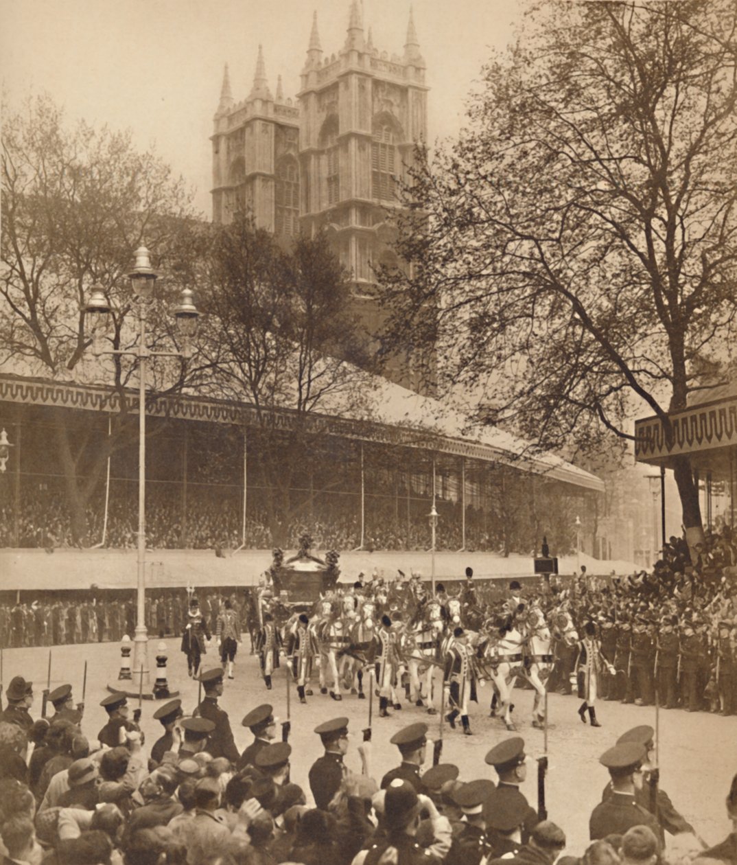 Hyldet af tusinder i Westminster den 12. maj 1937 af Unbekannt