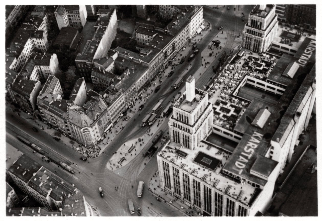 Luftfoto af Hermannplatz, Berlin Neukoelln, Tyskland, fra en Zeppelin, c1931 1933 af Unbekannt