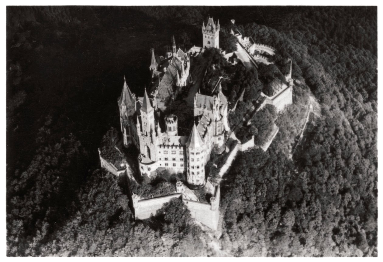 Luftfoto af Hohenzollern Slot, Baden-Württemberg, Tyskland, fra en Zeppelin, c1931 1933 af Unbekannt