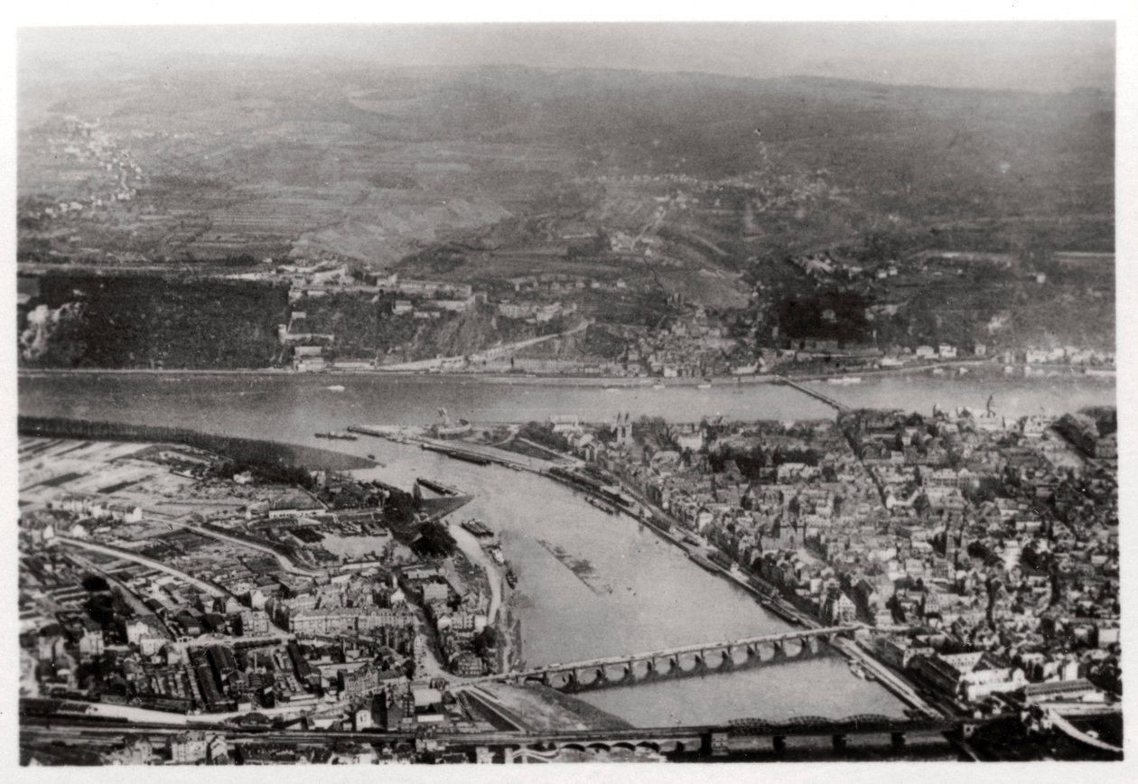 Luftfoto af Koblenz, Rhein-Pfalz, Tyskland, fra en Zeppelin, c1931 1933 af Unbekannt