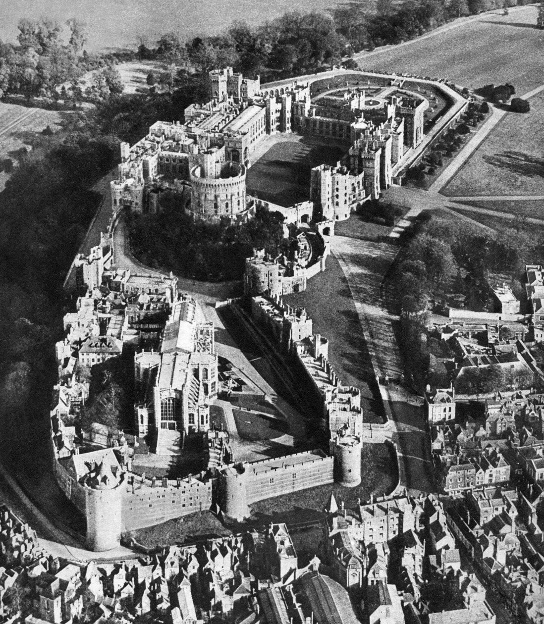 Luftfoto af Windsor Castle, med St Georges Chapel i forgrunden, 1935 af Unbekannt
