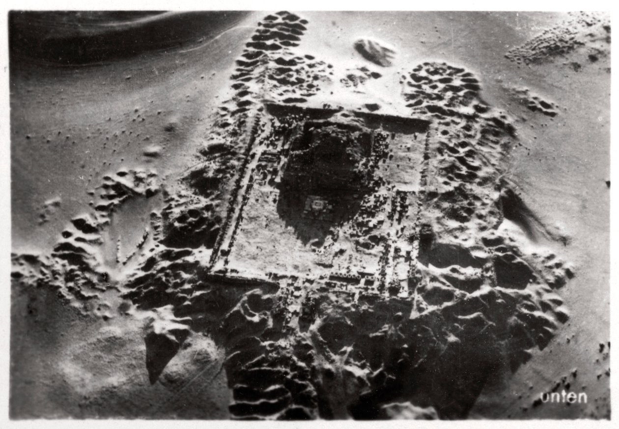 Luftfoto af arkæologiske udgravninger nær Saqqara, Egypten, 1931 1933 af Unbekannt