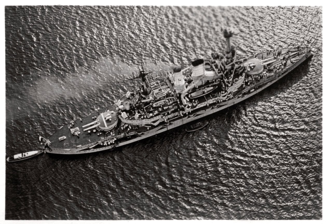 Luftfoto af det tyske slagskib SMS Schlesien, fra en Zeppelin, c1931 1933 af Unbekannt