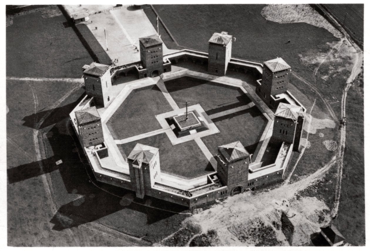 Luftfoto af Tannenberg Memorial, nær Olsztynek, Polen, fra en Zeppelin, c1931 1933 af Unbekannt
