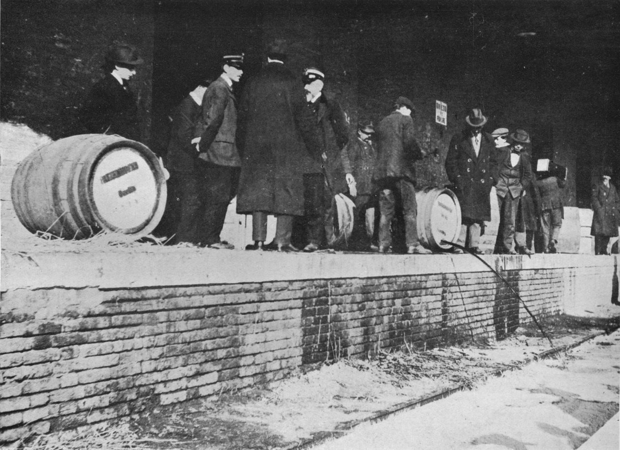 Efter krigserklæringen: Tysk øl løbes væk i en italiensk toldbutik, 1915 af Unbekannt