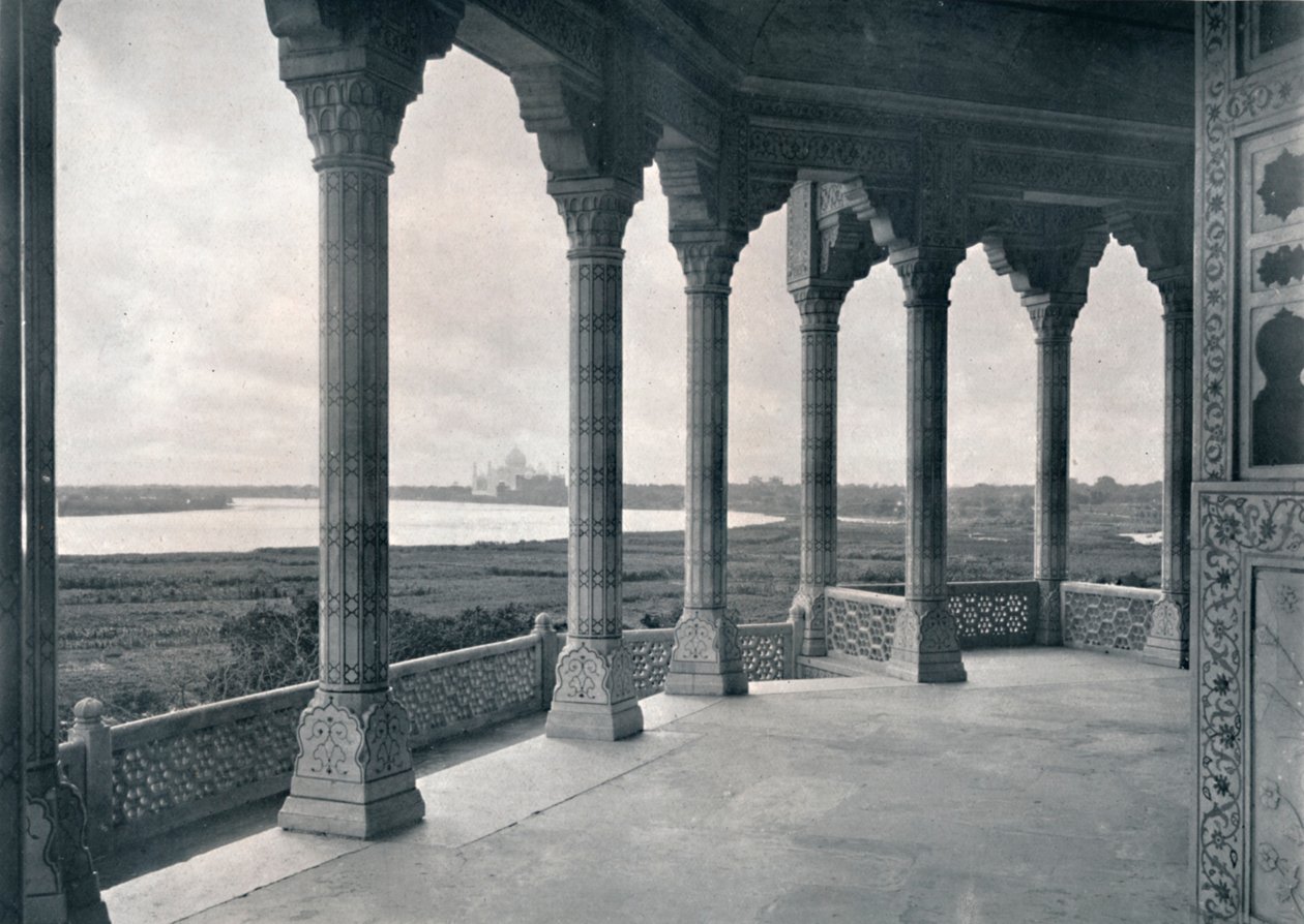 Agra. Balkon på Jasmintårnet, der viser Taj, c1910. af Unbekannt