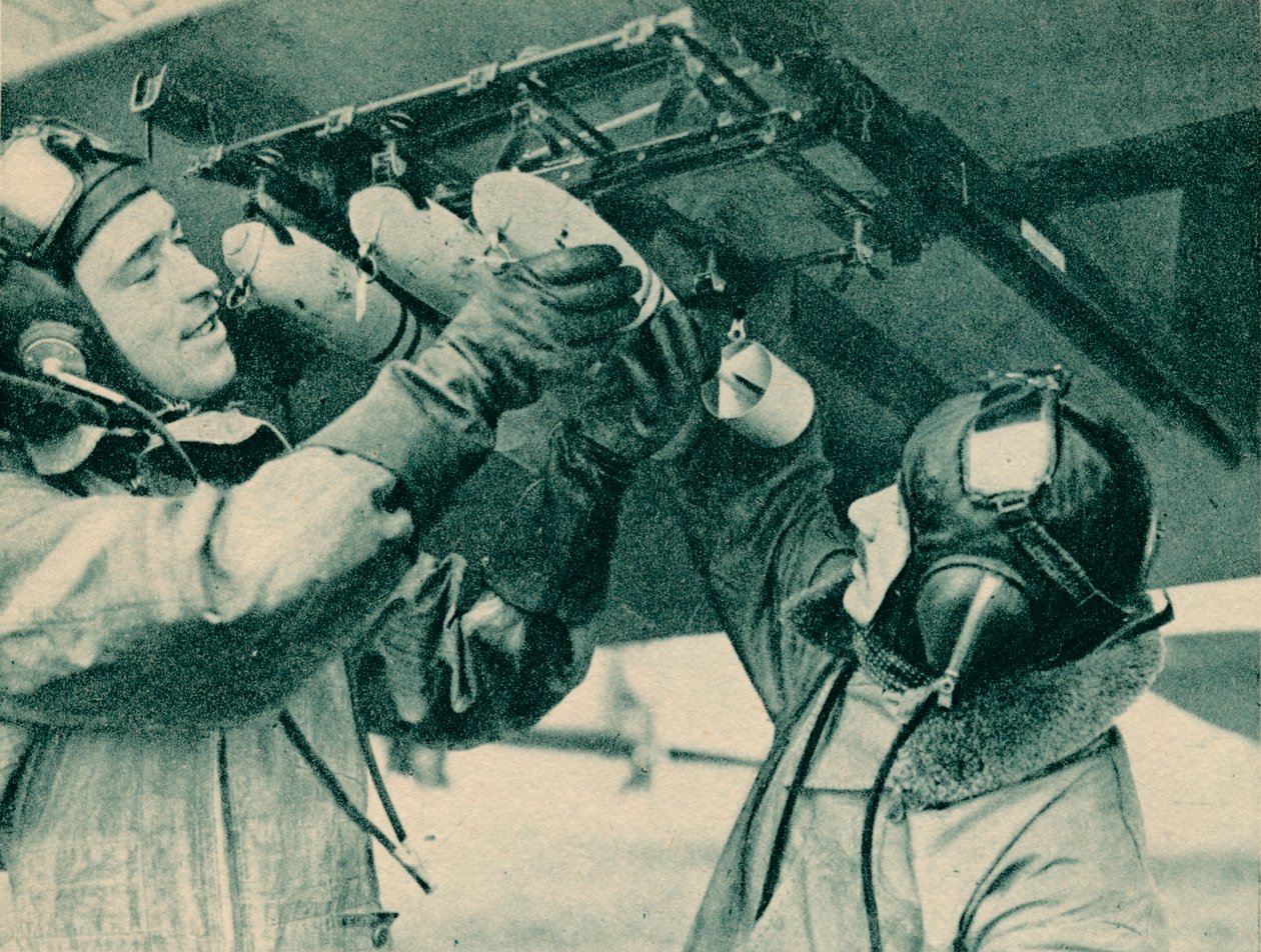 Luftobservatør modtager bombetræning, 1940 af Unbekannt