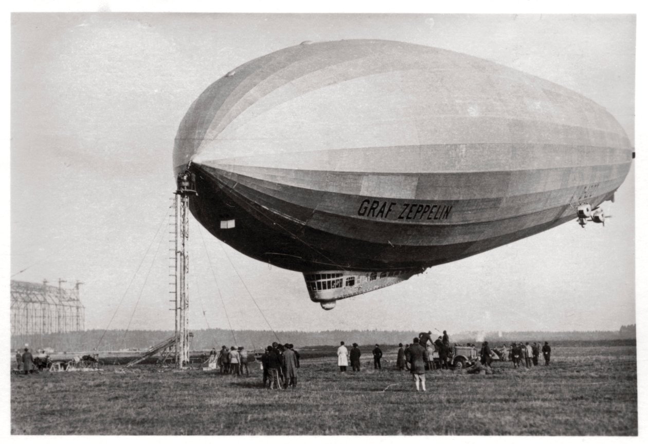 Luftskib LZ127 Graf Zeppelin fortøjet ved Loewental, Tyskland, 1933 af Unbekannt