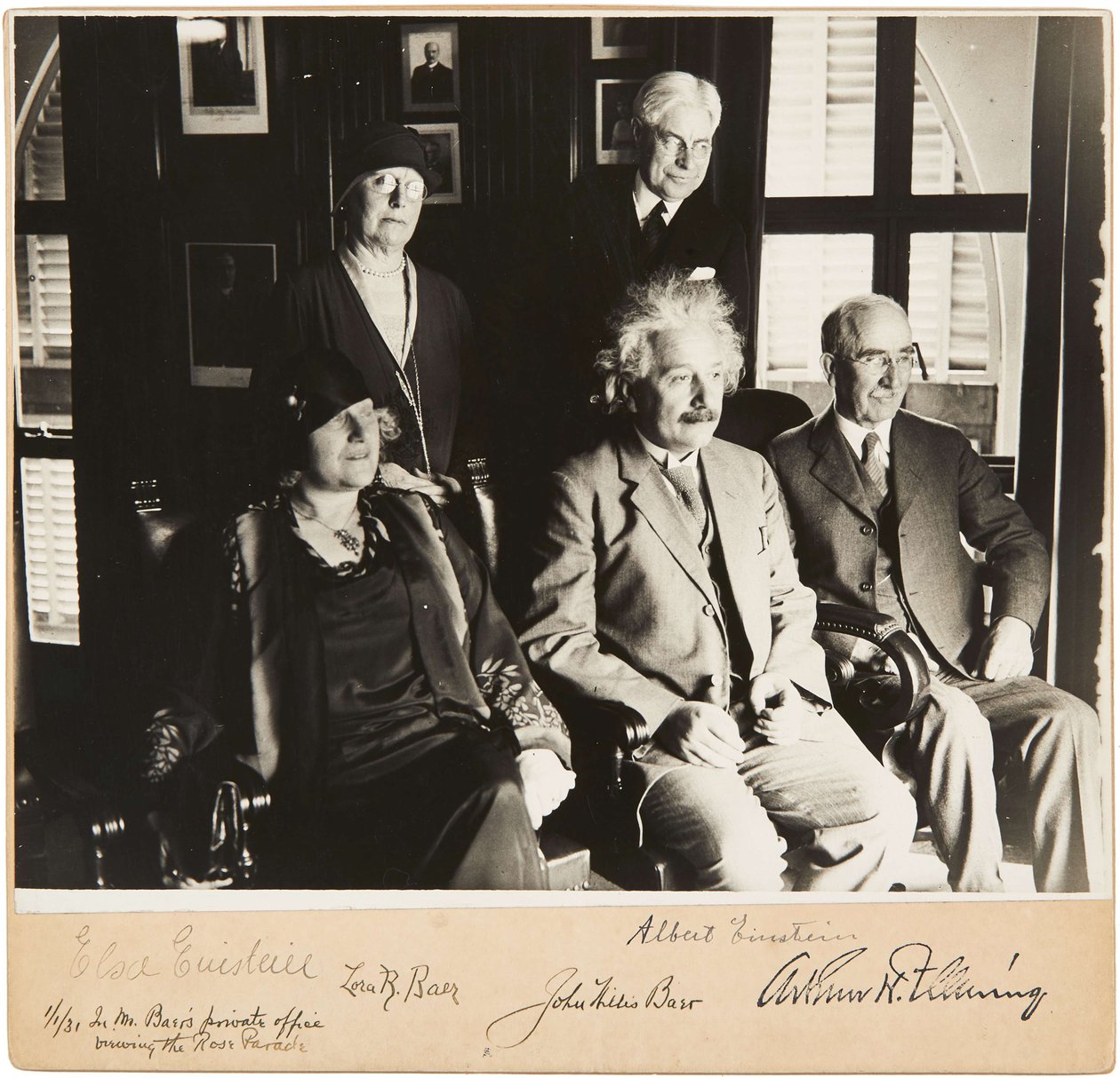 Albert og Elsa Einstein, John og Lora Baer og Arthur H. Fleming, Pasadena, 1. januar 1931, 1931. af Unbekannt