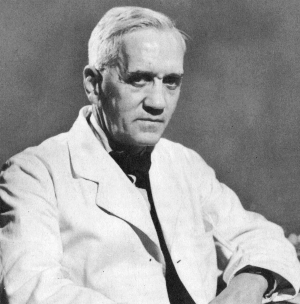 Alexander Fleming, skotsk bakteriolog, c1930