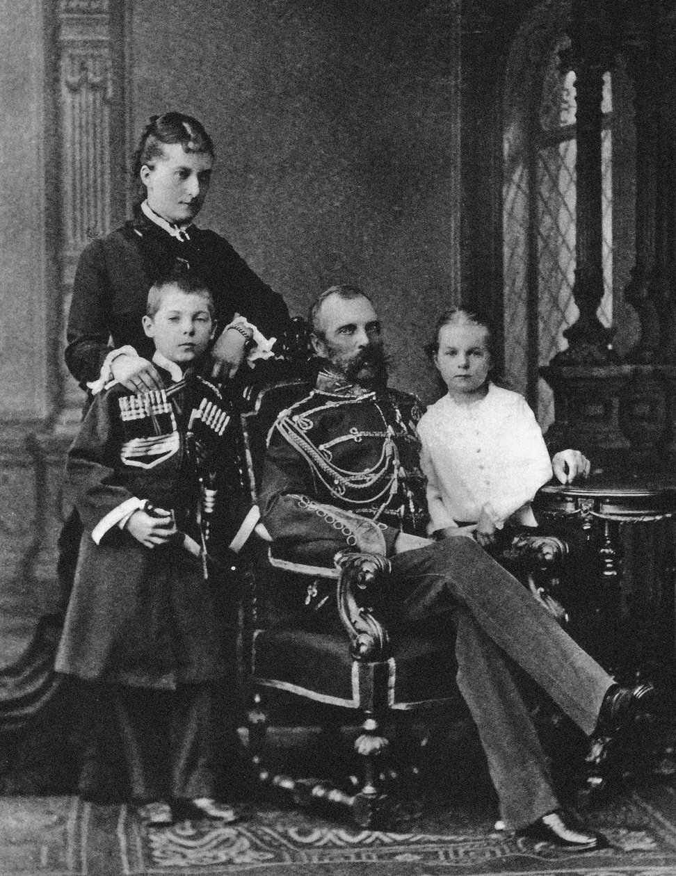 Alexander II af Rusland og prinsesse Ekaterina Mikhailovna Yurievskaya med børn, ca. 1880. af Unbekannt