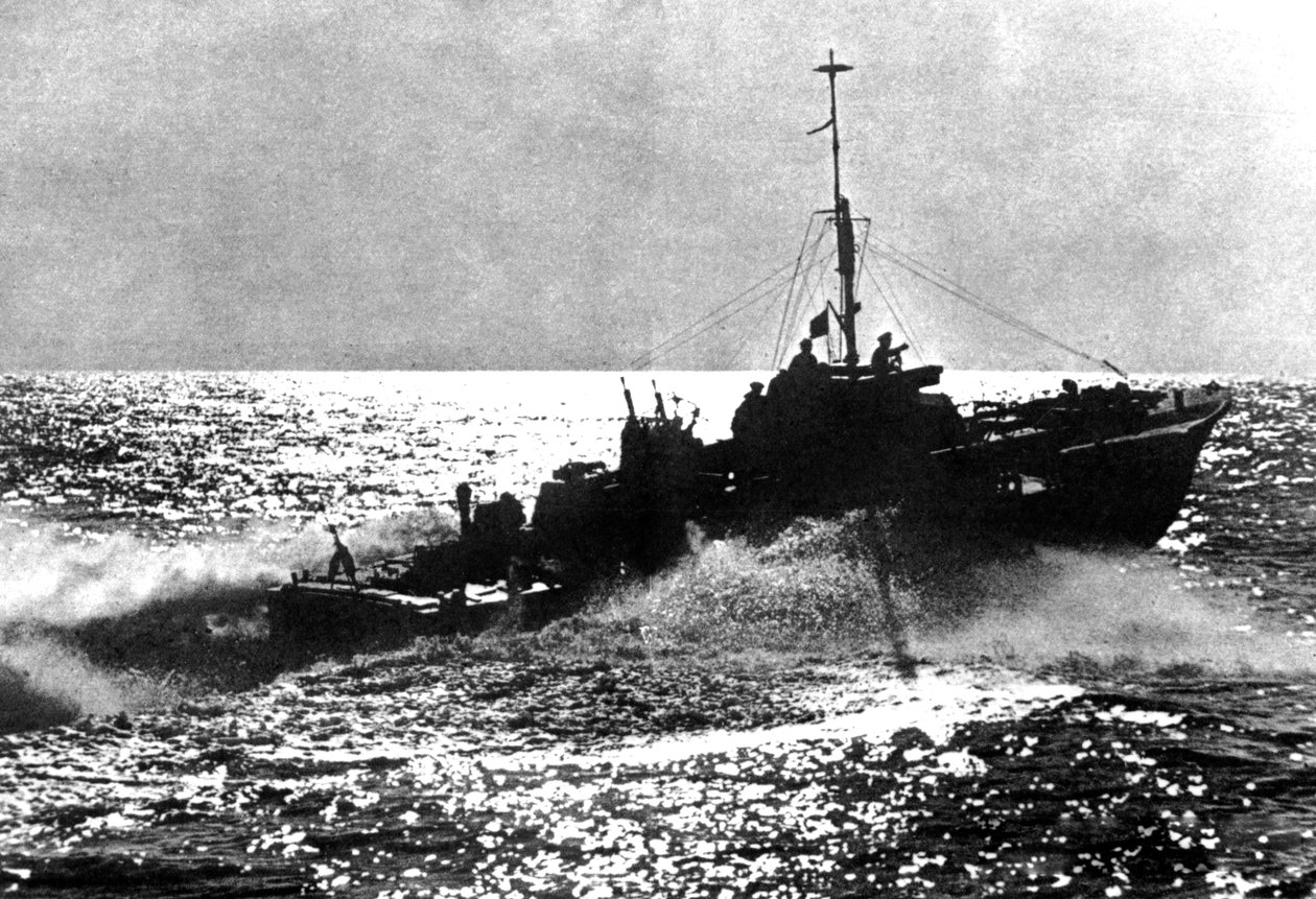 Allieret motortorpedobåd på patrulje ud for den franske kyst, 1944 af Unbekannt
