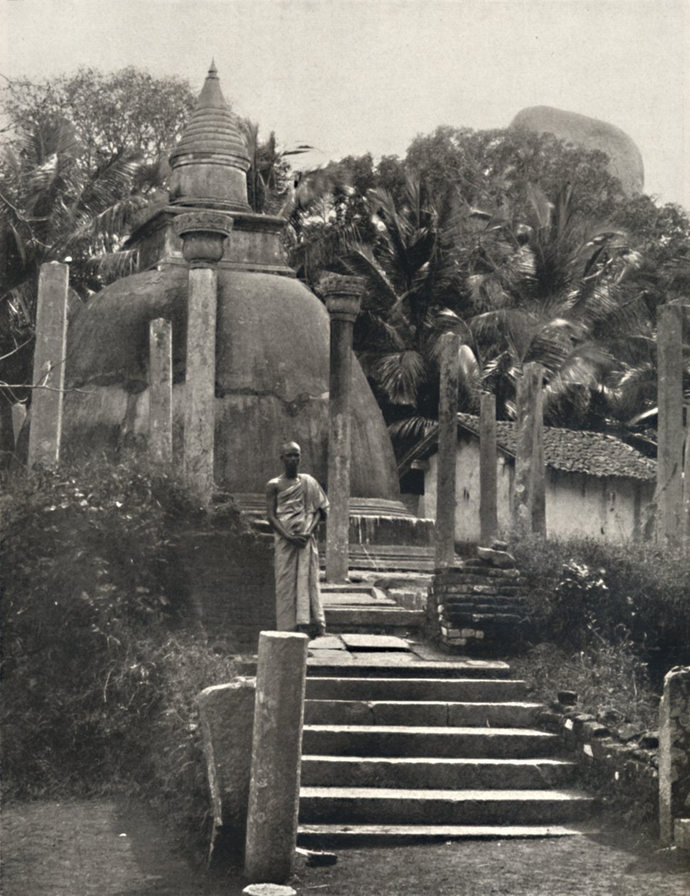 Ambatthala Dagoba i Mihintale, hvilested for relikvier fra Mahinda, bygget 275 f.Kr. 1926 af Unbekannt