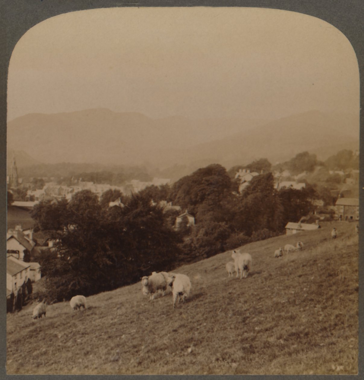 Ambleside, i den smukke Valley of the Rothay, Lake District, England, 1903. af Unbekannt