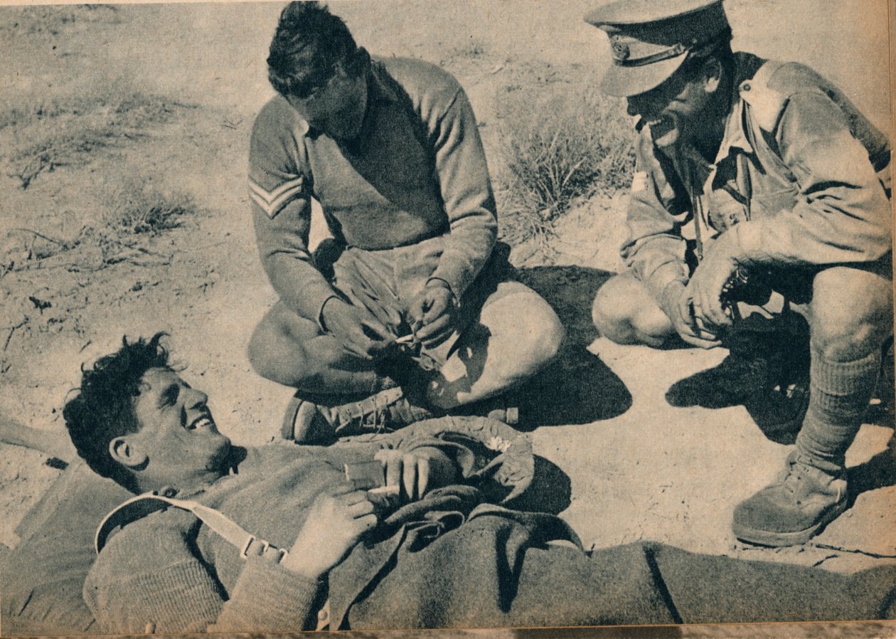 Ambulancemænd med en såret panserværnsskytte, c1942 1944 af Unbekannt