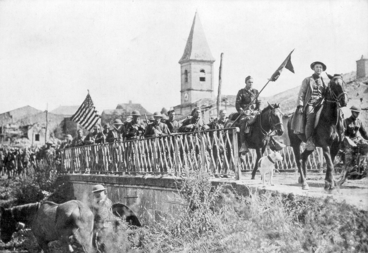 Amerikanske soldater kommer ind i landsbyen Nonsard, nær Saint-Mihiel, Frankrig, 12.-15. september 1918 af Unbekannt