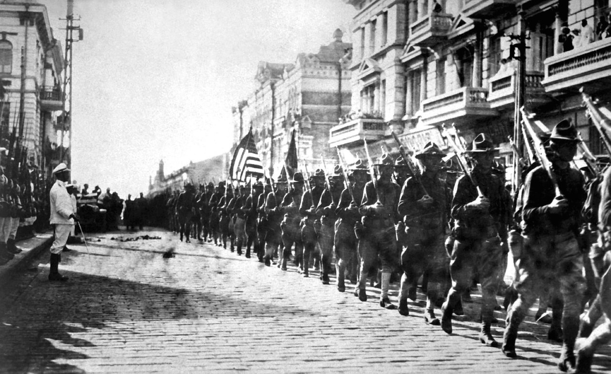Amerikanske tropper paraderer i Vladivostok, Rusland, 1918 af Unbekannt