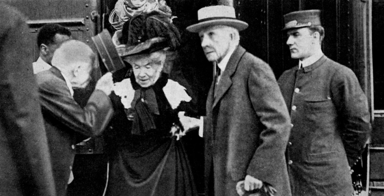 Den amerikanske tycoon John D Rockefeller og hans kone ankommer til Cleveland, Ohio, 1912 1951 af Unbekannt