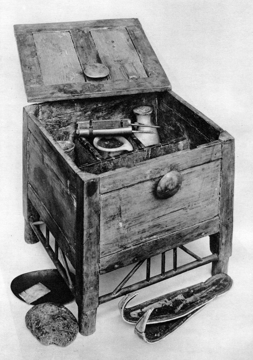 En gammel egyptisk toiletkasse i træ, 1936 af Unbekannt