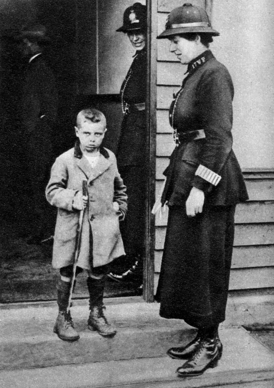 Et East End-barn og en politikvinde, London, 1926-1927 af Unbekannt
