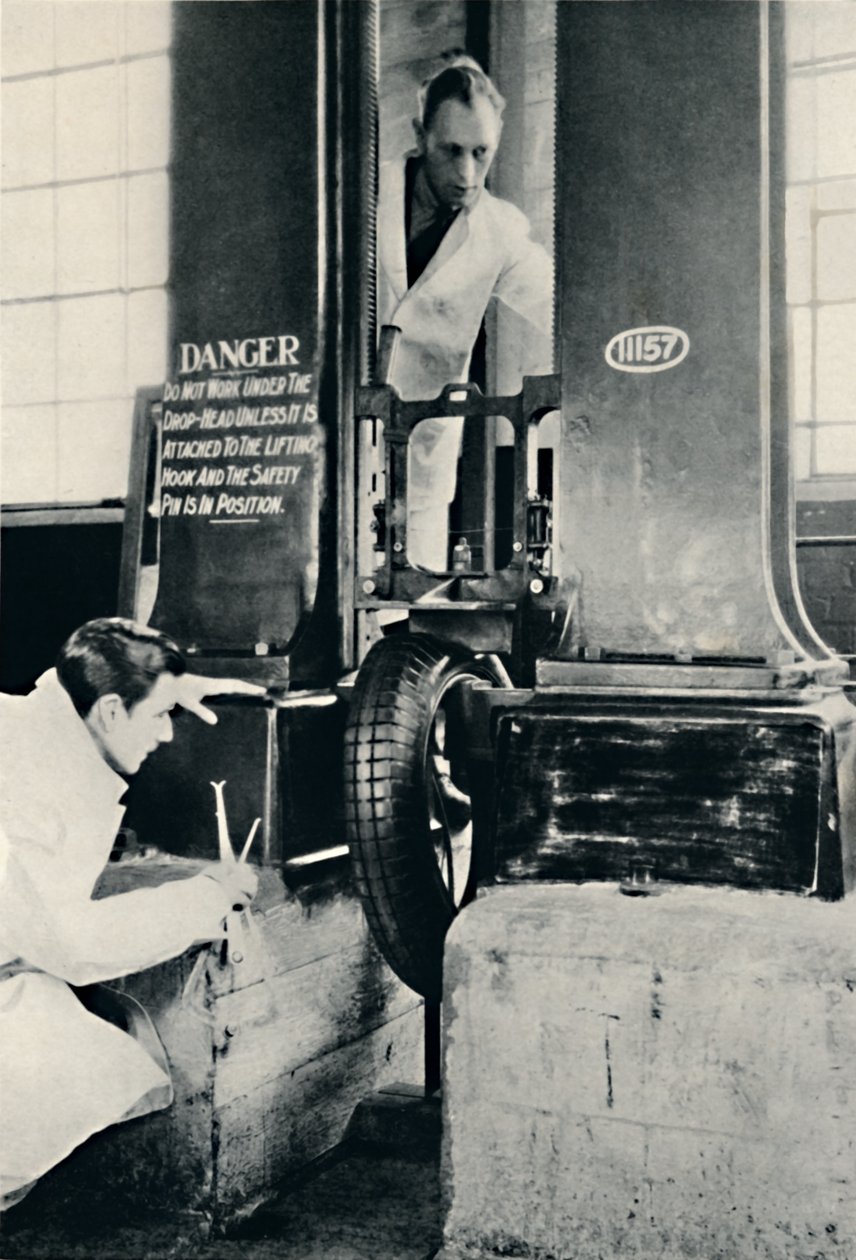 En slagtest i Dunlop Test House, 1937 af Unbekannt