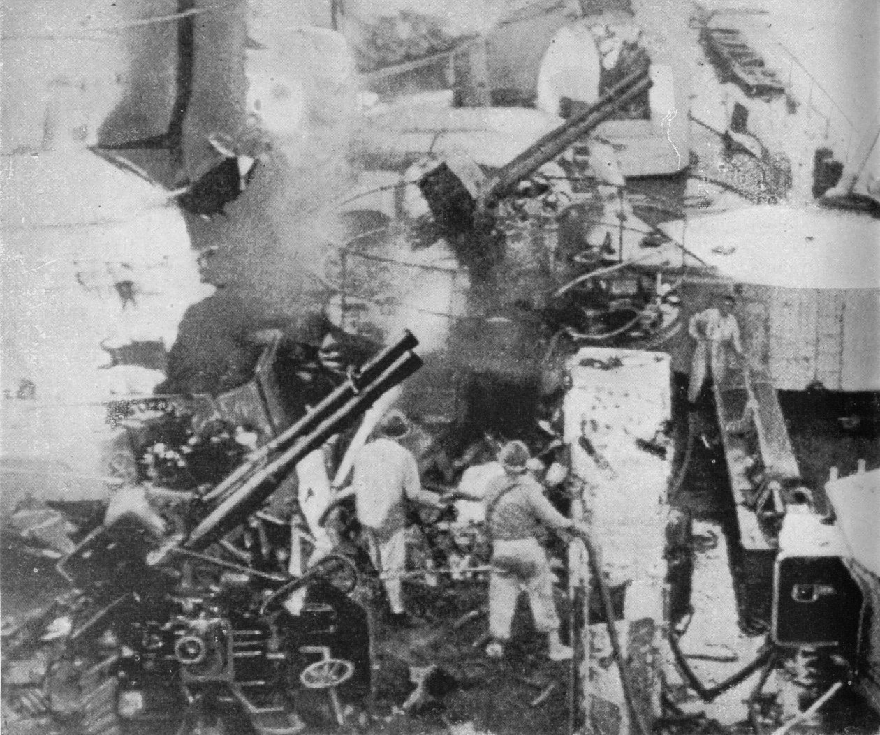 Et italiensk slagskib er ramt, 1940 1943 af Unbekannt