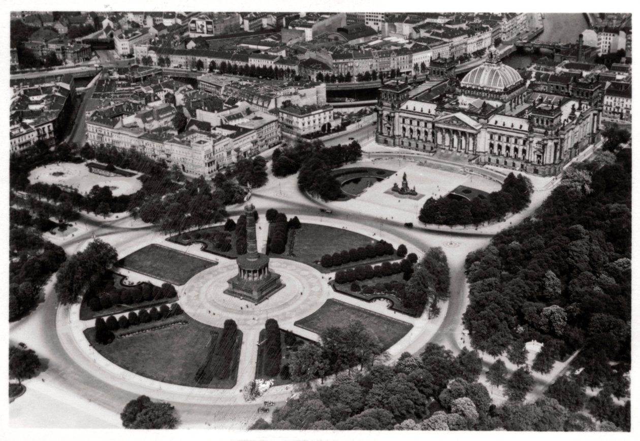 En luftfoto af Konigsplatz, München, Tyskland, fra en Zeppelin, c1931 1933 af Unbekannt