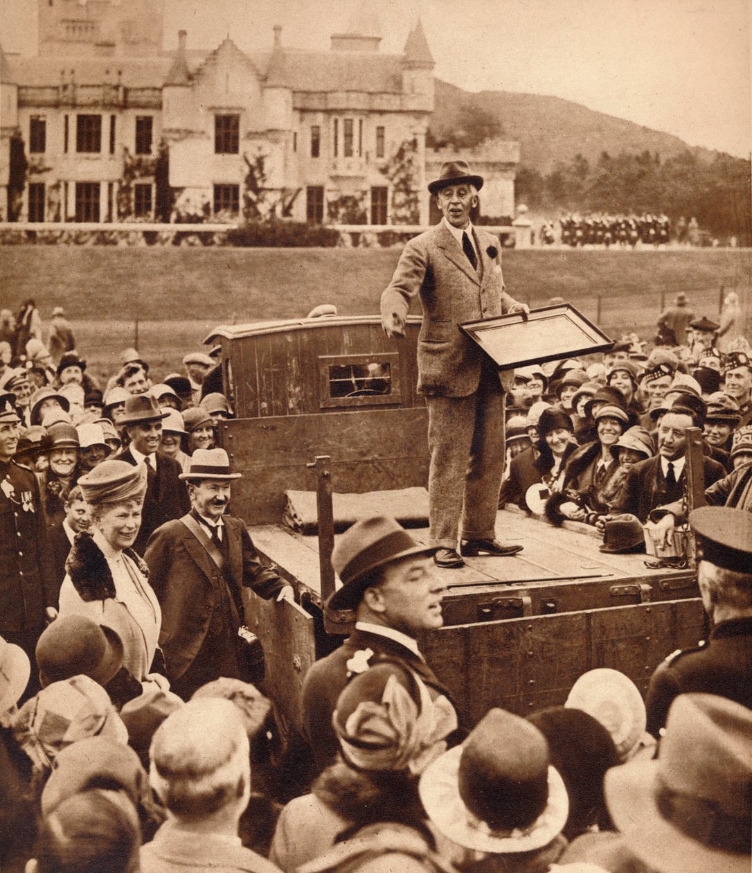 En auktion for velgørenhed på Balmoral, 1930