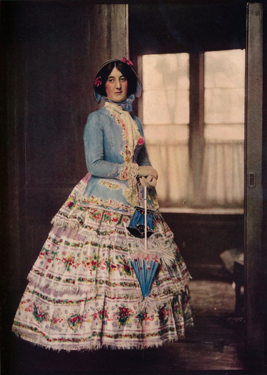 En broderet frakke, med en dejlig silkegaze nederdel. På mode mellem 1850 og 1860, c1913 af Unbekannt