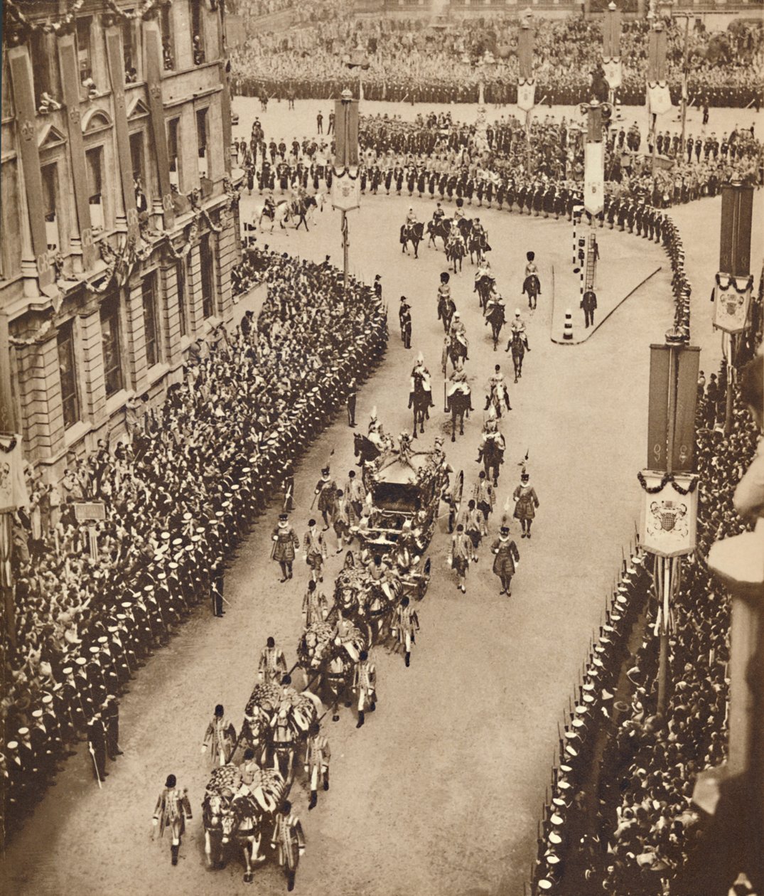 And So Into Whitehall, maj 121937 af Unbekannt