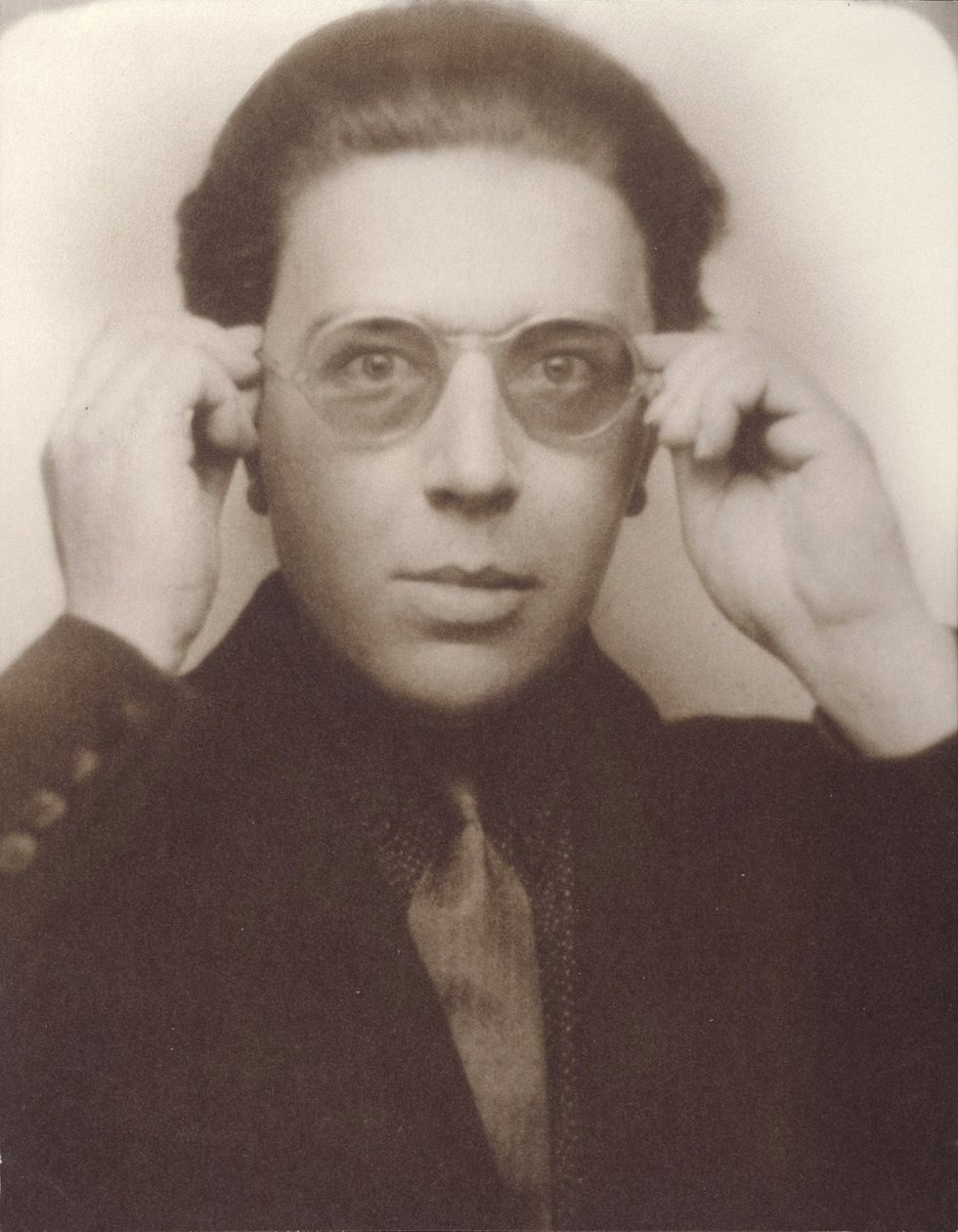 Andre Breton med briller af Unbekannt