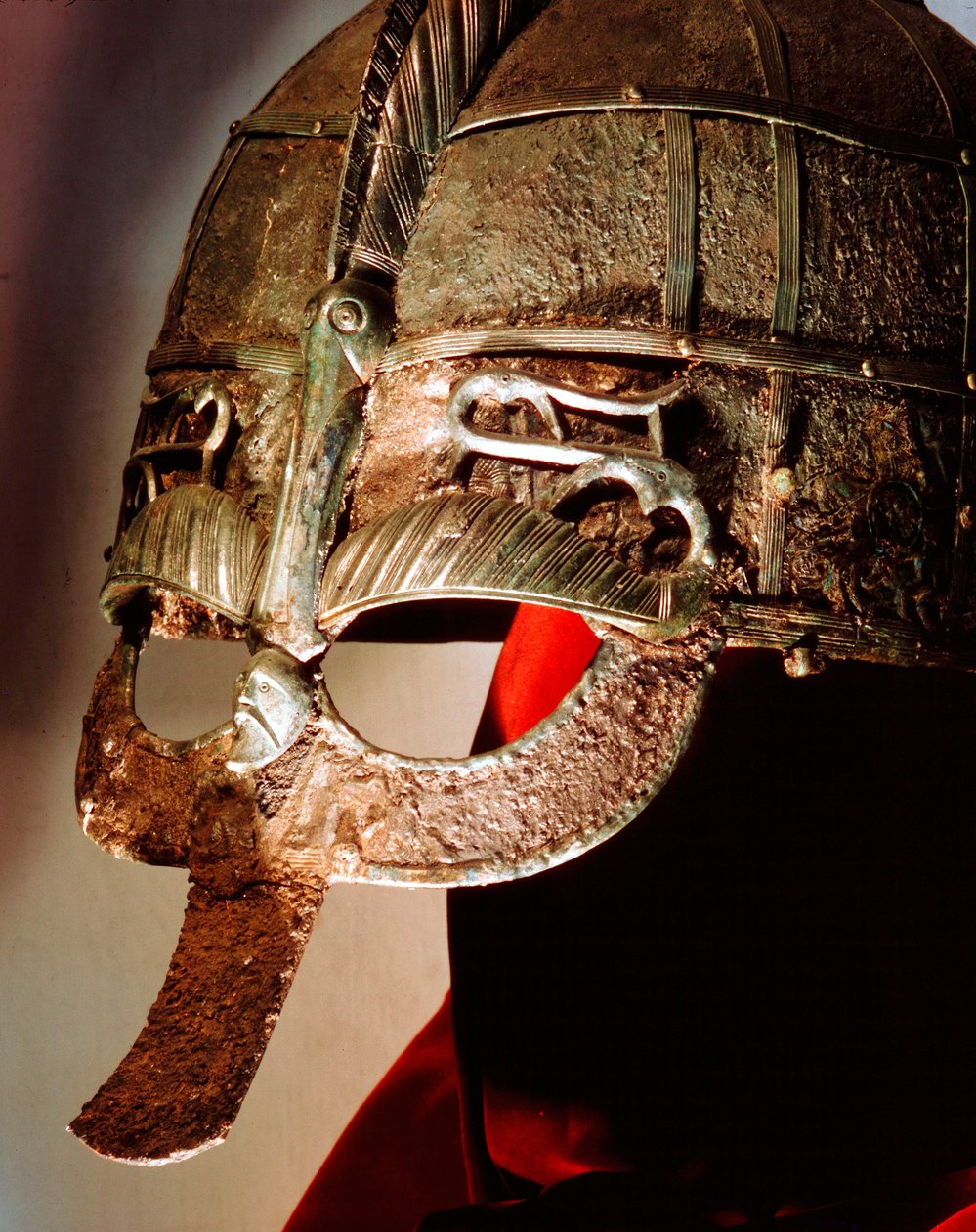 Angelsaksisk hjelm fra Sutton Hoo Treasure, 7th Century af Unbekannt