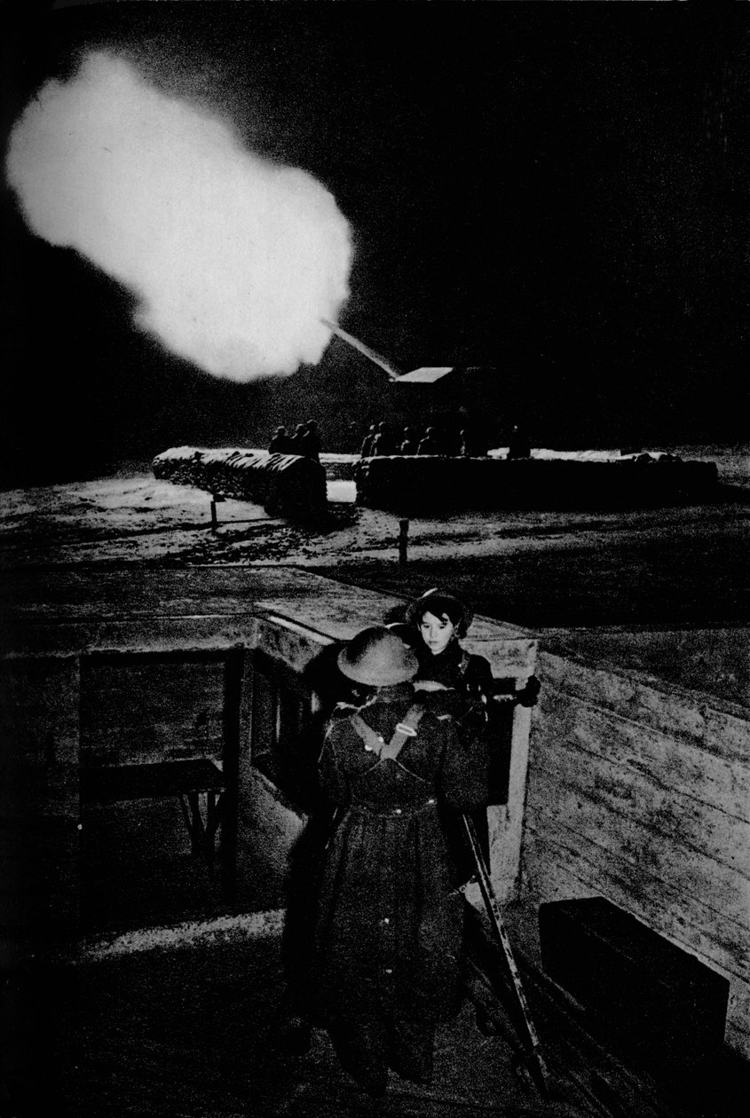 Luftværnskvinder fra ATS, der betjener et identifikationsteleskop, 1943 af Unbekannt